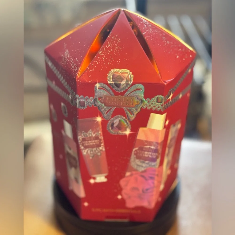 Badgley Mischka Strawberry Champagne Bath Set